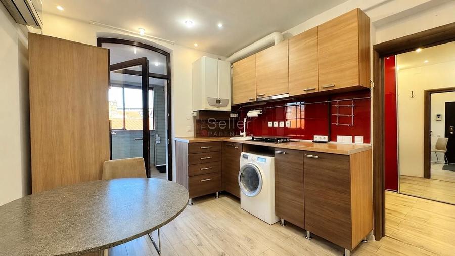 Apartament cu 2 camere semidecomandat, mobilat în Ultracentral