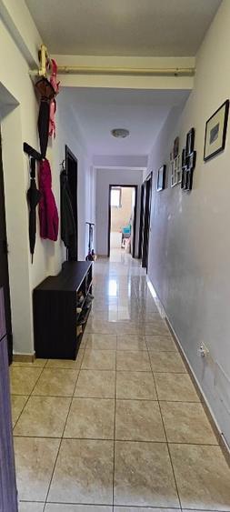 Apartament cu 3 camere decomandat, mobilat în Central