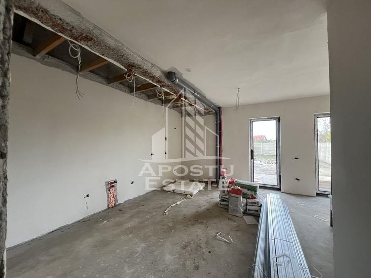 Duplex cu 4 camere cu Canalizare în Covaci