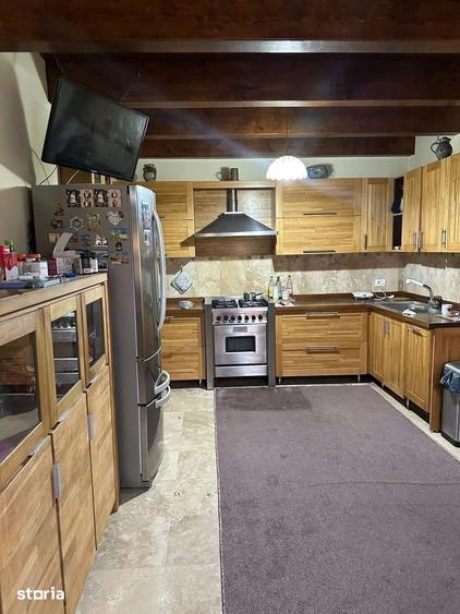 Casă cu 4 camere cu Teren 1700 Mp în Central