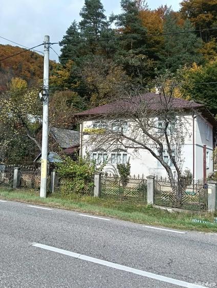 Casă cu 6 camere cu Teren 1100 Mp în Central