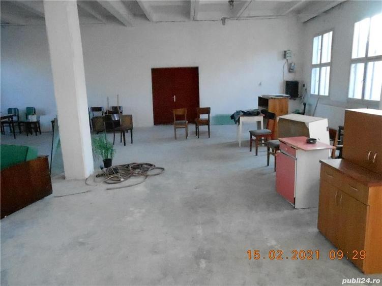 Spațiu comercial, de 800 mp, în Ineu