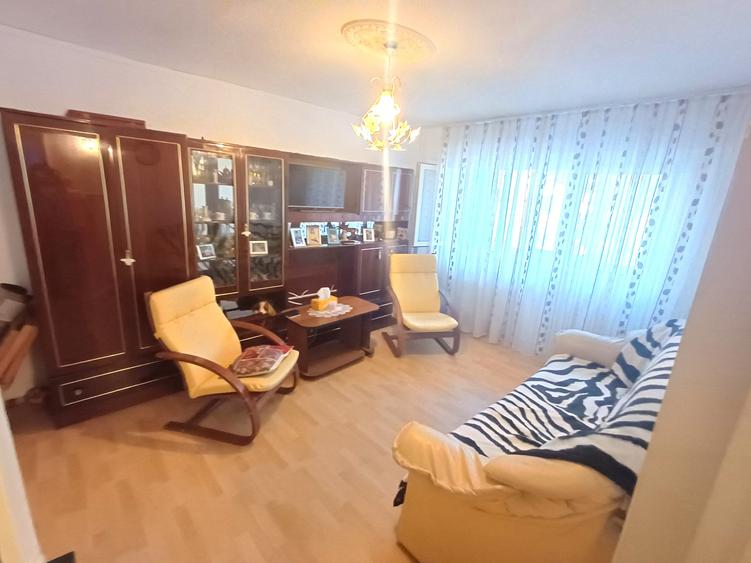 Apartament cu 4 camere decomandat în Vidin-Progresul
