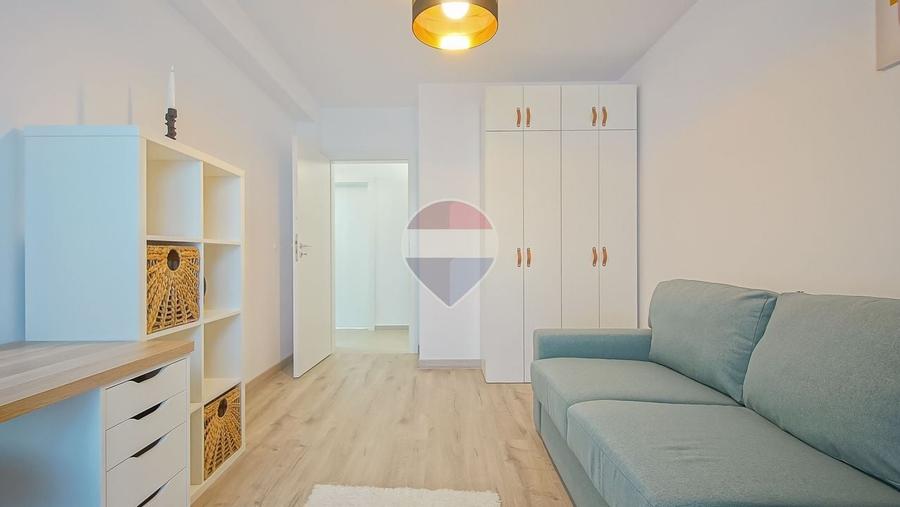 Apartament cu 3 camere semidecomandat, mobilat în Tractorul
