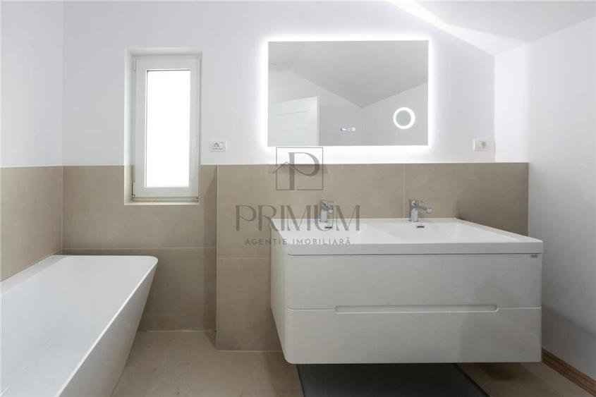 Duplex cu 4 camere cu Canalizare în Moșnița Nouă