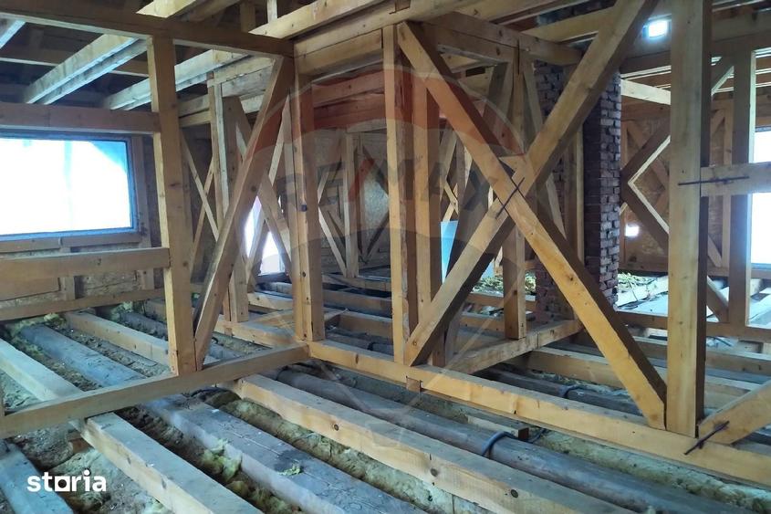 Casă cu 6 camere cu Teren 1000 Mp în Schei