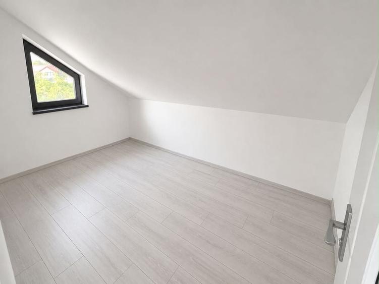Casă cu 4 camere cu Teren 540 Mp în Odaia Manolache