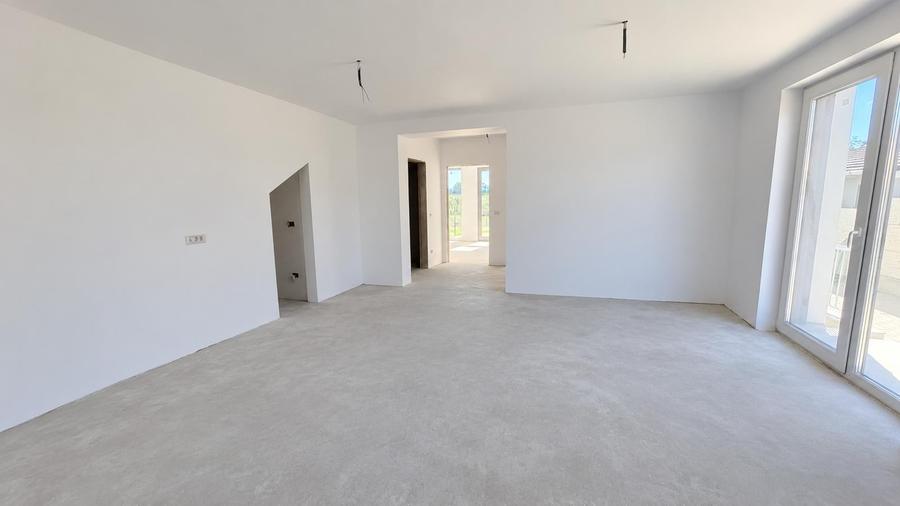 Casă individuală cu 3 camere cu Teren 120 Mp în Central