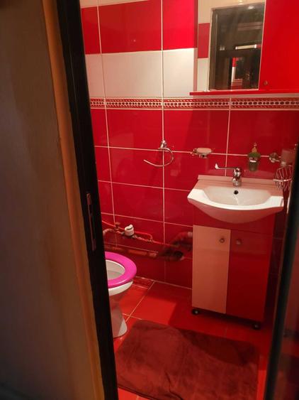 Apartament cu 3 camere decomandat în Calarași 4