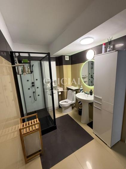 Apartament cu 3 camere semidecomandat, mobilat în Florești