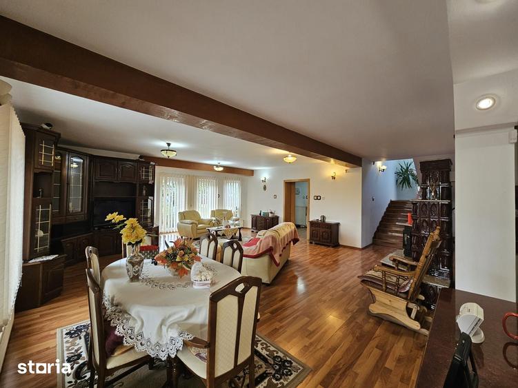 Casă cu 5 camere cu Teren 1159 Mp în Zăvoi