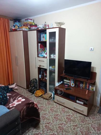 Apartament cu 3 camere semidecomandat în Micro 20