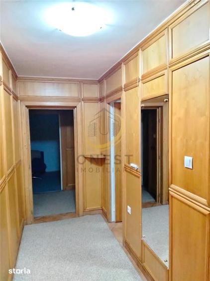 Apartament cu 4 camere decomandat în 22 Decembrie 1989