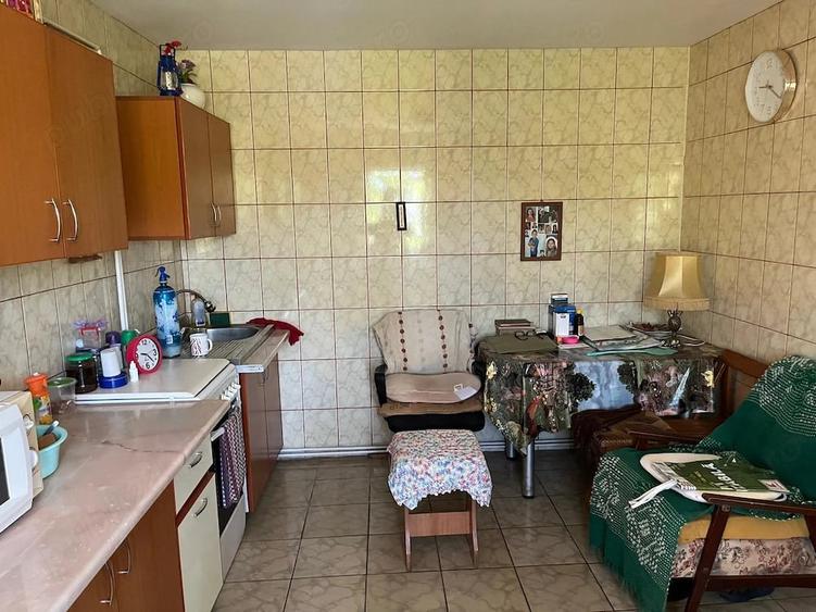 Casă cu 3 camere cu Teren 1759 Mp în Poarta Albă