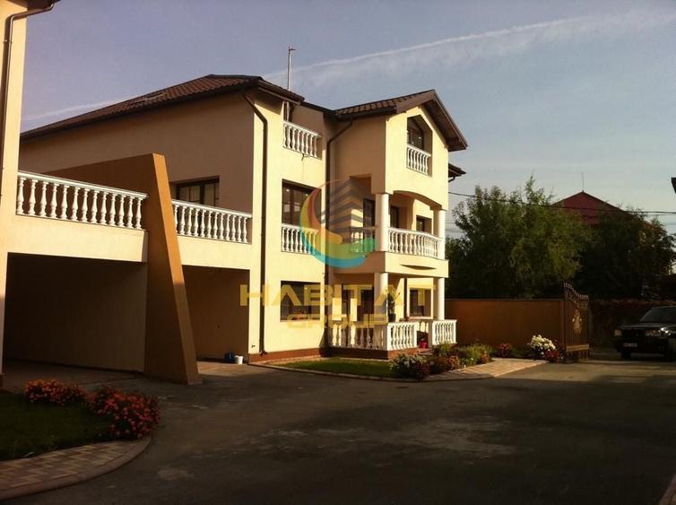 Casă individuală cu 9 camere cu Canalizare în Ciolpani