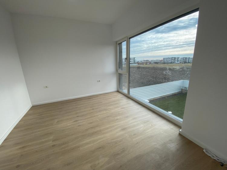Duplex cu 4 camere cu Canalizare în Exterior Nord