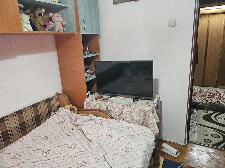 Apartament cu 3 camere semidecomandat în Obor