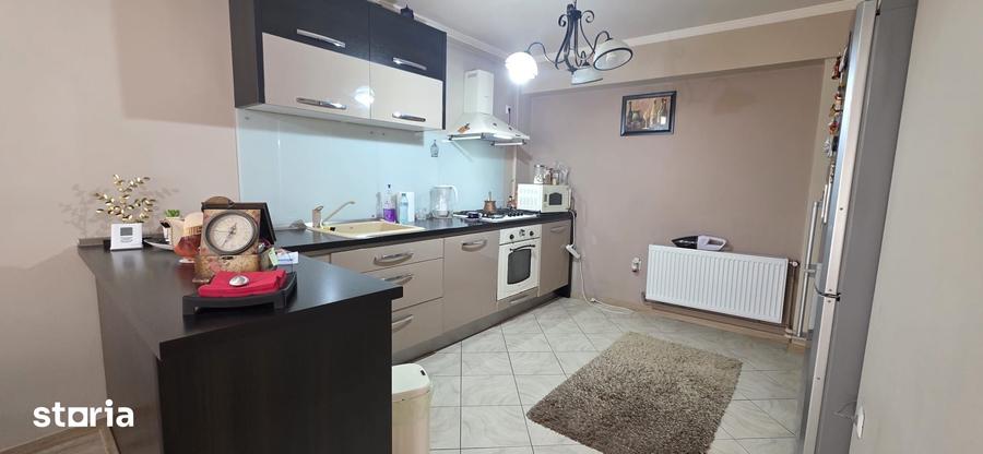 Casă cu 4 camere cu Teren 250 Mp în Delfinariu
