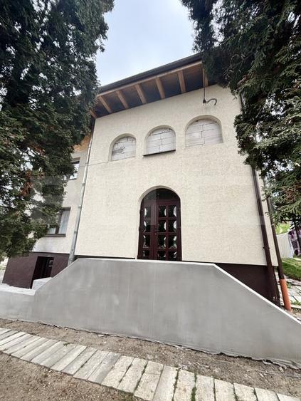 Casă individuală cu 6 camere cu Canalizare în Vatra Dornei