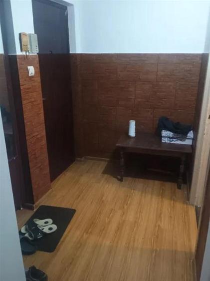 Apartament cu 2 camere semidecomandat în Podu Roș