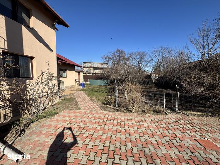 Casă cu 5 camere cu Teren 768 Mp în Poienarii Burchii