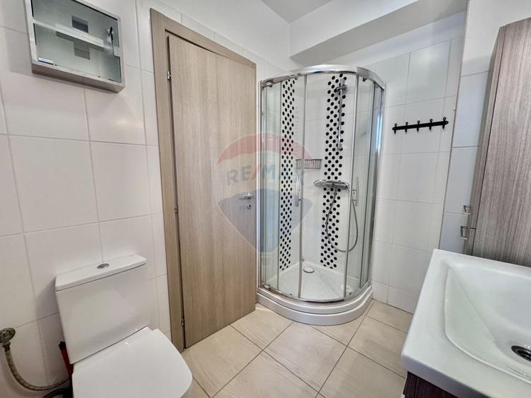 Apartament cu 4 camere decomandat, mobilat în Sebastian