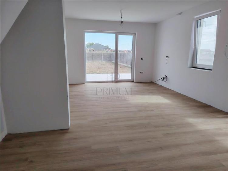 Duplex cu 3 camere cu Canalizare în Moșnița Nouă