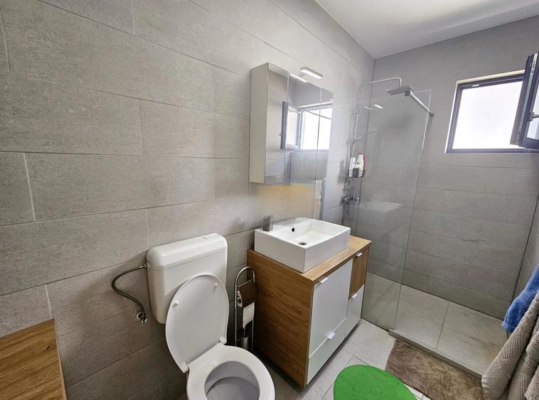 Casă individuală cu 5 camere cu Canalizare în Cetate