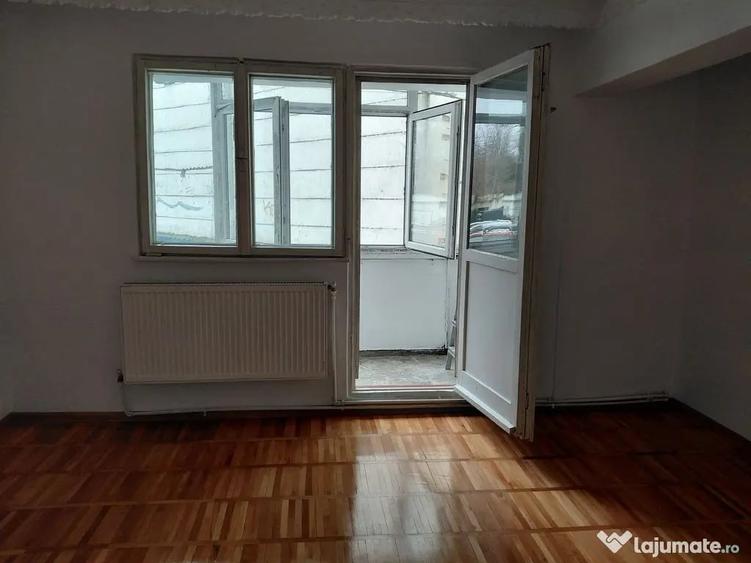 Apartament cu 2 camere decomandat în Port