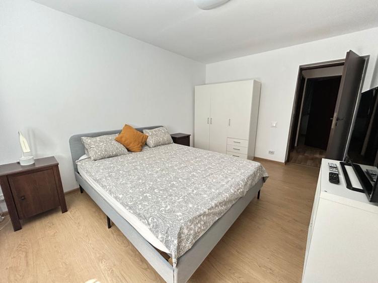 Apartament cu 3 camere decomandat, mobilat în Băneasa