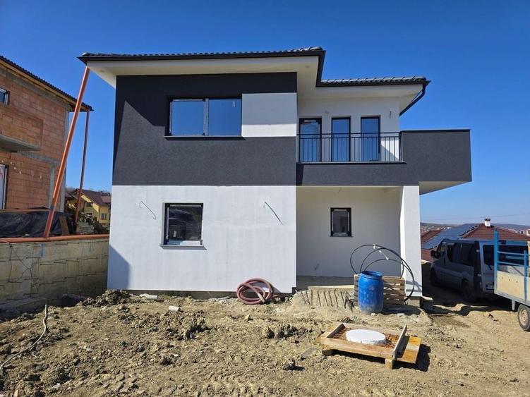 Casă cu 4 camere în Stana
