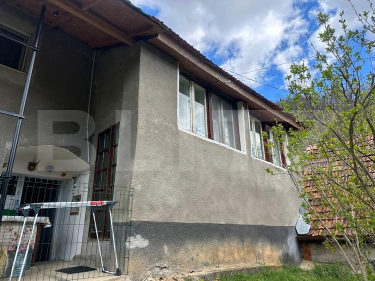 Casă individuală cu 4 camere cu Teren 21369 Mp în Boiu