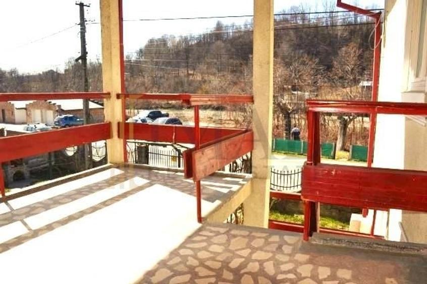Casă cu 7 camere cu Teren 1020 Mp în Central
