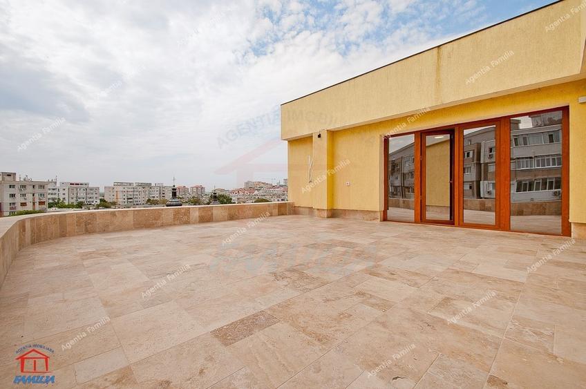 Penthouse cu 3 camere decomandat în Mazepa 1