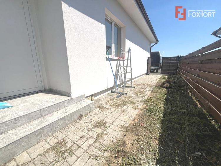 Duplex cu 4 camere cu Canalizare în Moșnița Nouă