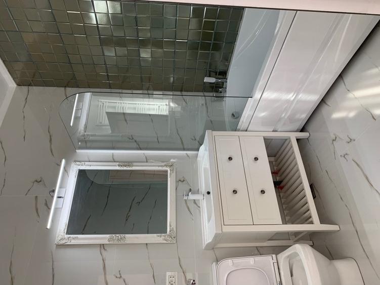 Apartament cu 4 camere semidecomandat în Faleza Nord