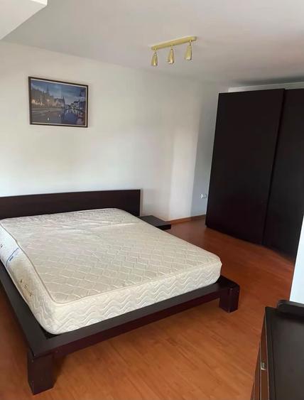 Casă individuală cu 5 camere cu Canalizare în Giulești