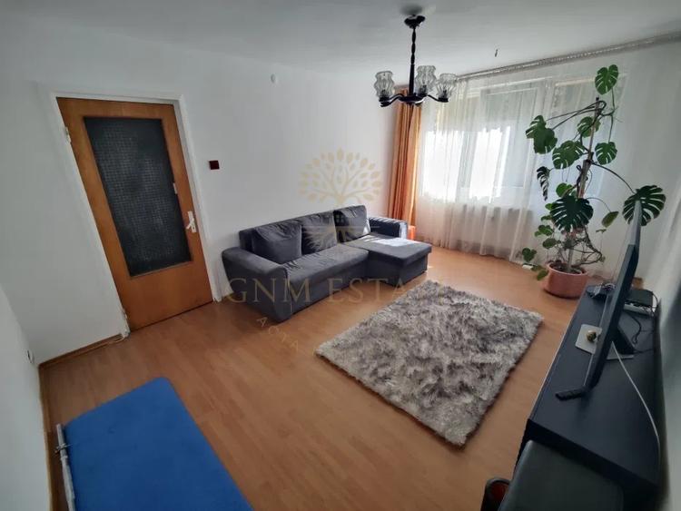 Apartament cu 3 camere decomandat, mobilat în Drumul Taberei