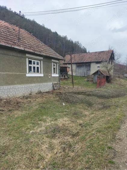 Casă cu 2 camere în Diviciorii Mari