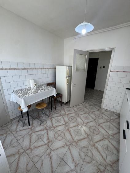 Apartament cu 2 camere decomandat în Cantacuzino