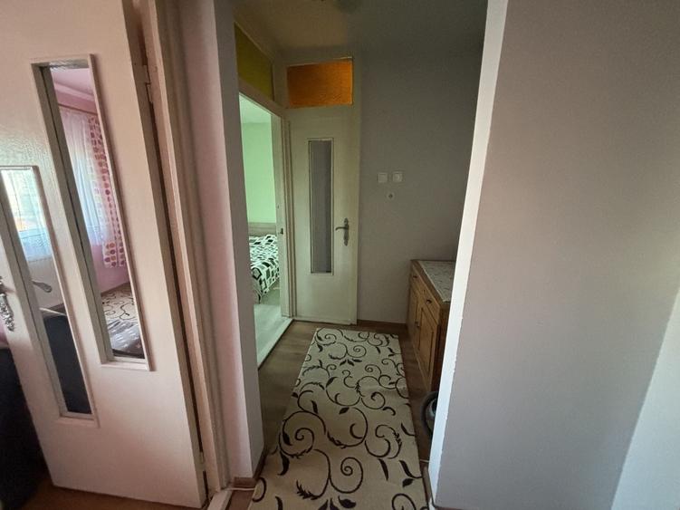 Apartament cu 3 camere decomandat, mobilat în Dâmbovița