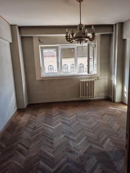 Apartament cu 2 camere decomandat în P-ța Universității