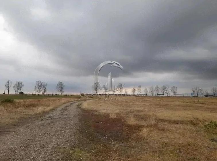 Teren de 17500 mp, în Periferie