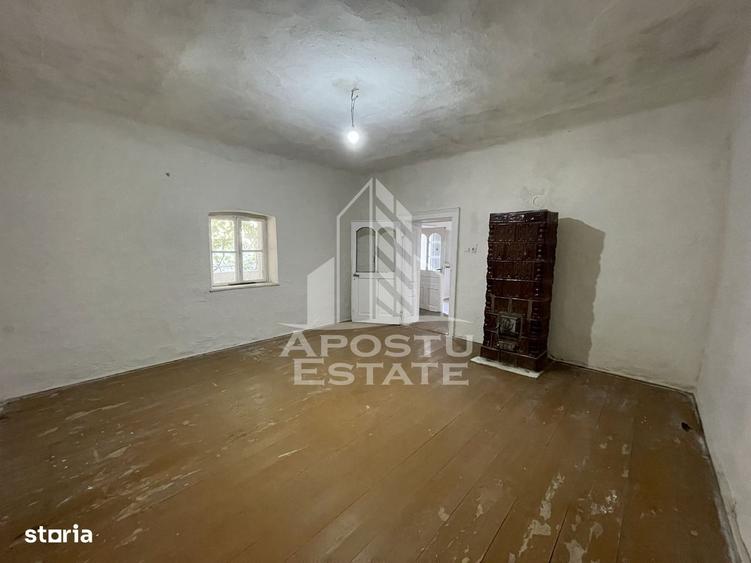Casă cu 2 camere cu Teren 1554 Mp în Săcălaz