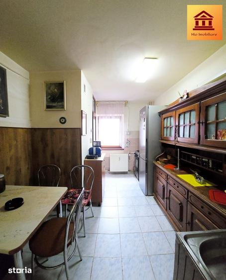 Apartament cu 3 camere decomandat în Intim