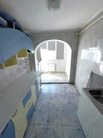 Apartament cu 3 camere decomandat în Micro 16