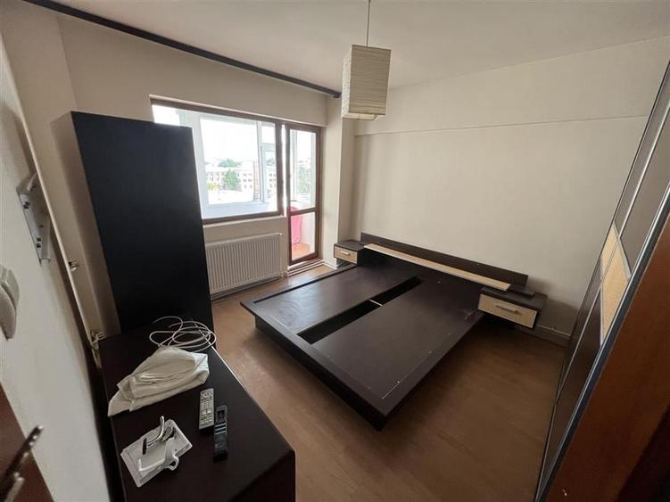 Apartament cu 3 camere decomandat, mobilat în Ultracentral