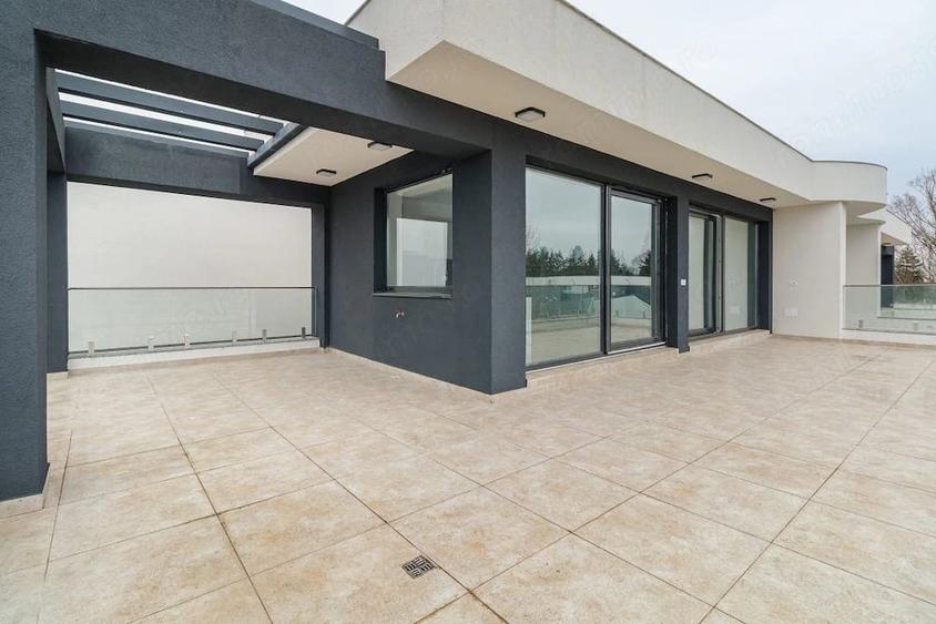 Apartament cu 5 camere semidecomandat în 1 Decembrie