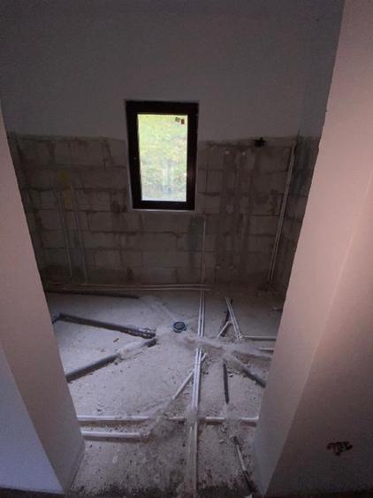 Casă cu 5 camere cu Teren 6060 Mp în Potoci