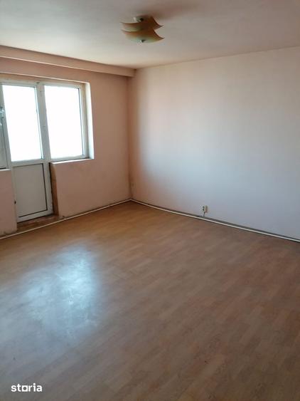 Apartament cu 3 camere în Tineretului